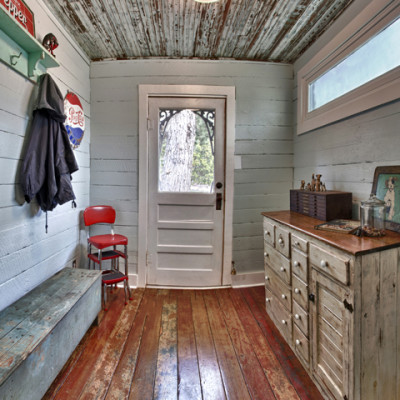 We built a mudroom