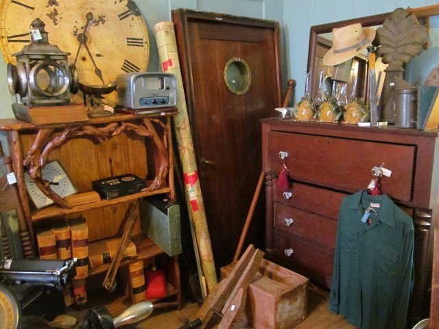 Old door with round window - Living Vintage