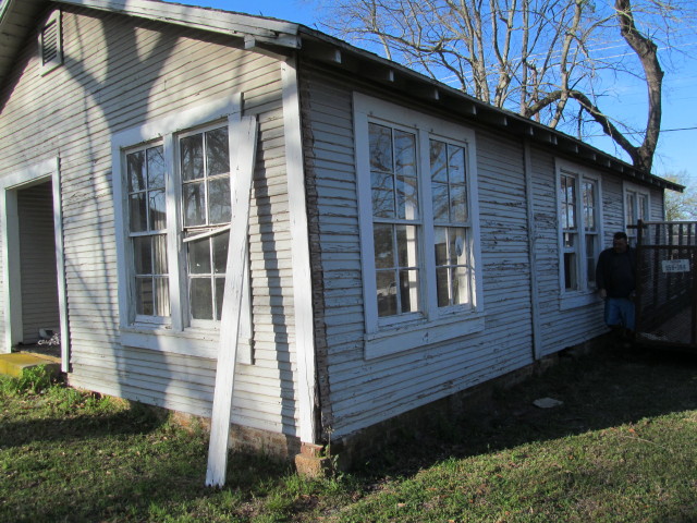 Small frame cottage to be torn down - 3