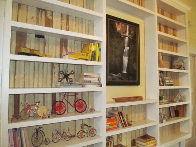 I'm decorating my bookshelves - Living Vintage