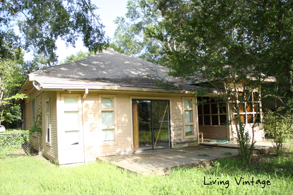 Back of Former Lon Morris College's Pin Oak Cottage - Living Vintage