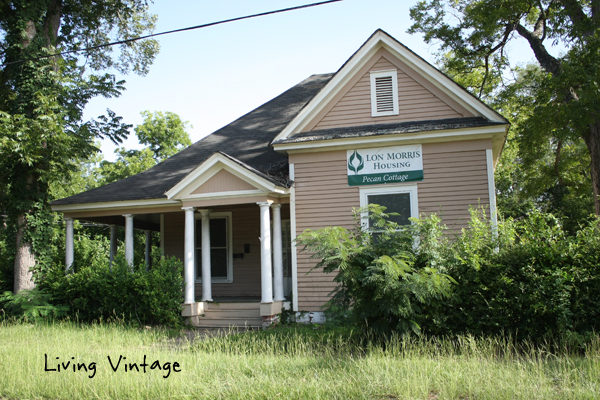 Lon Morris College's Pecan Cottage - Living Vintage