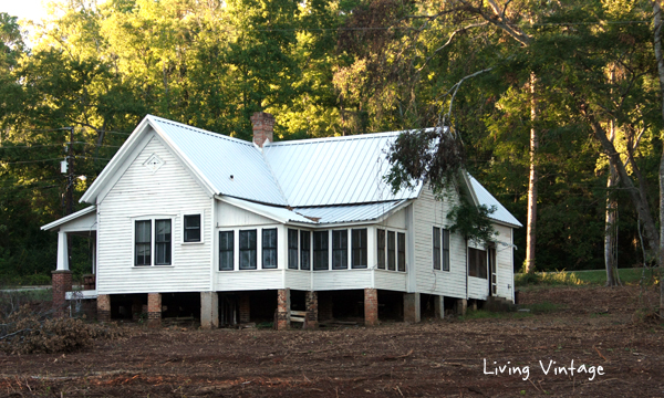 Have You Dreamed of Owning in An Old House? - Living Vintage