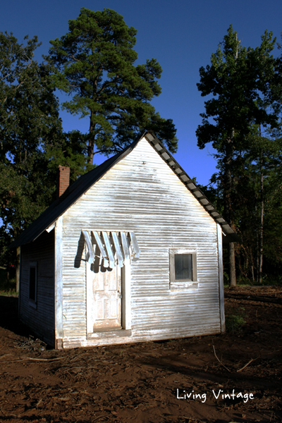 Have You Dreamed of Owning in An Old House? - Living Vintage