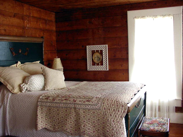 bedroom 1 of the farmhouse we almost bought - Living Vintage