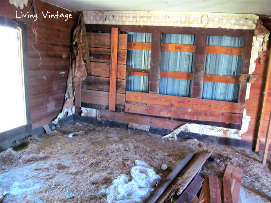 removing tin, hay and wallpaper - Living Vintage