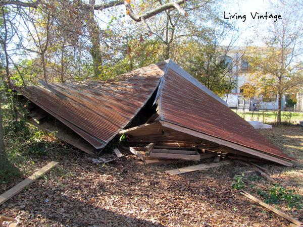 Garage brought to the ground - Living Vintage