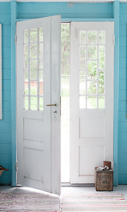 WONDERFUL french doors featured on Friday Favorites - Living Vintage