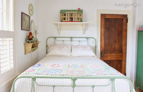 bright and happy country bedroom - featured on Living Vintage's Friday Favorites