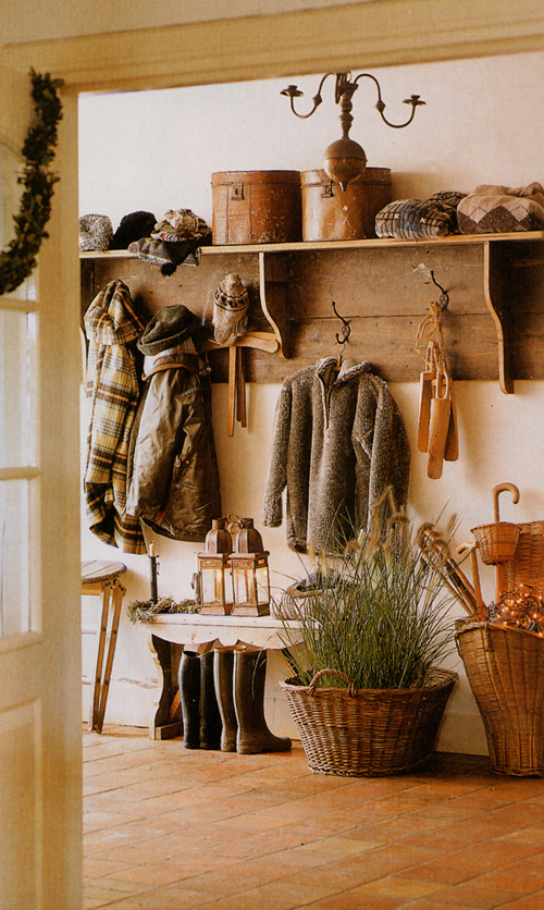 welcoming mudroom - Friday Favorites - Living Vintage