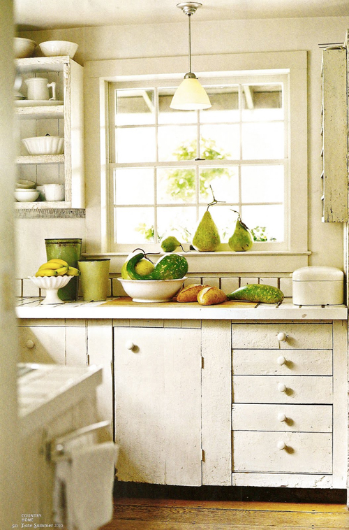 cheerful vintage kitchen - Friday Favorites - Living Vintage