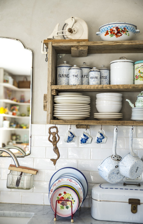 12 vintage kitchen collections featured on (Mostly) Wordless Wednesday - Living Vintage