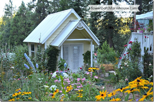 a darling gardening shed with FREE plans - Friday Favorites - Living Vintage