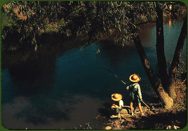 12 fascinating and amusing vintage fishing photos - Living Vintage