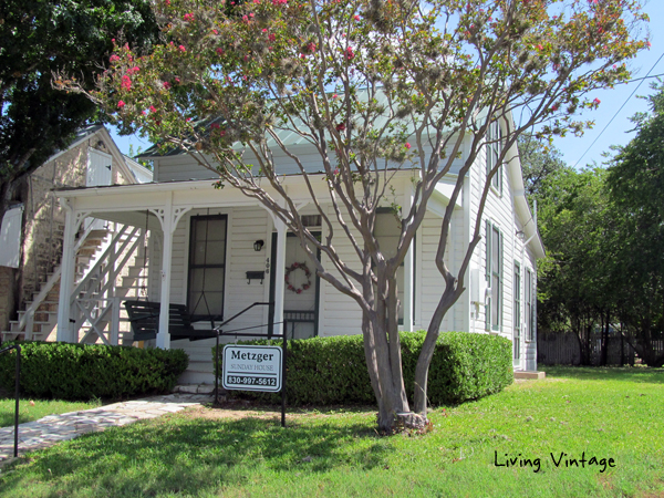 Sunday houses in Fredericksburg - Living Vintage