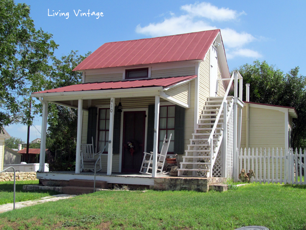 Sunday houses in Fredericksburg - Living Vintage