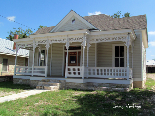 Sunday houses in Fredericksburg - Living Vintage