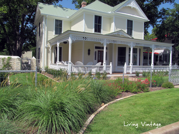 a wonderful home in Fredericksburg - Living Vintage