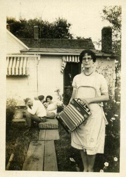 Not the accordian again! says the man in the background - this hilarious photo is one of 8 picks for this week's Friday Favorites - Living Vintage
