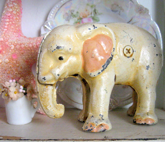 a sweet cast iron elephant - one of 8 picks for this week's Friday Favorites - Living Vintage