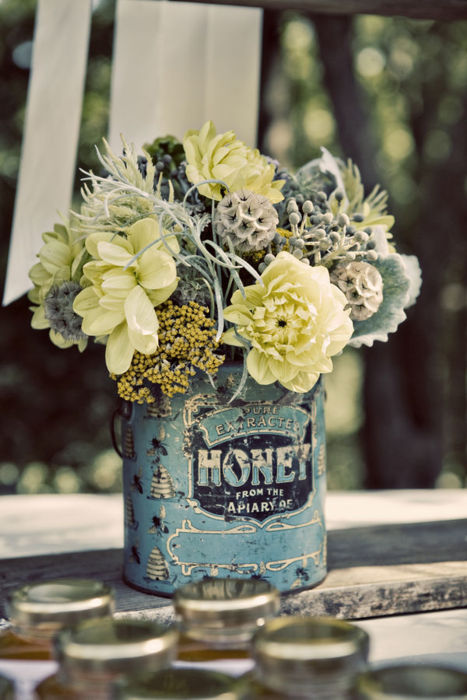 the best kind of vase - one of 8 picks for this week's Friday Favorites - Living Vintage