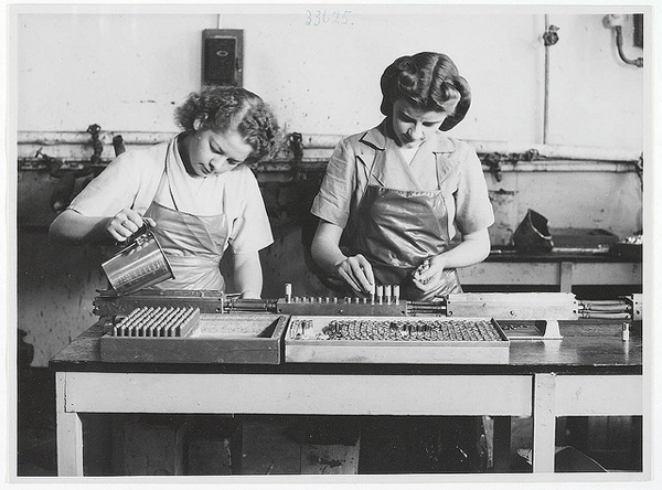 What Can a Woman Do? 25 fascinating vintage photos of working women. {Living Vintage}