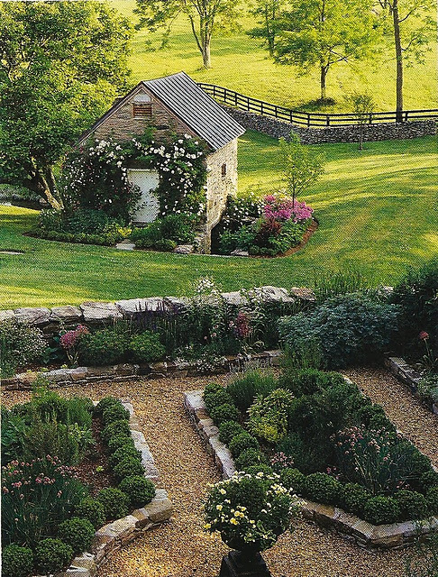 I tend to like gardens on the more formal side - one of 8 picks for this week's Friday Favorites - Living Vintage