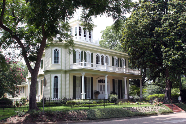 beautiful homes in Jefferson, TX