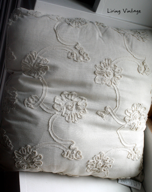 A pretty pillow I bought at Canton - Living Vintage