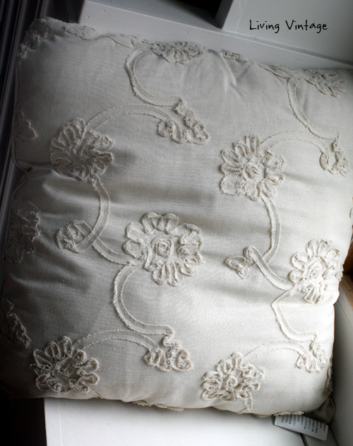 A pretty pillow I bought at Canton - Living Vintage