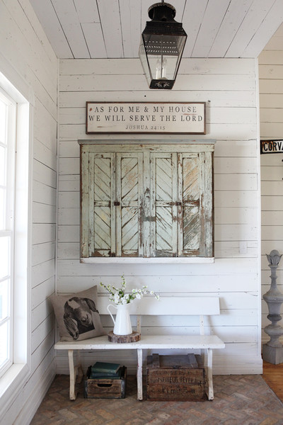 a beautiful entryway - one of 8 picks for this week's Friday Favorites - Living Vintage