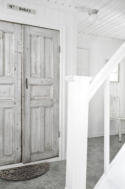 a gorgeous pair of grey doors - one of 8 picks for this week's Friday Favorites - Living Vintage