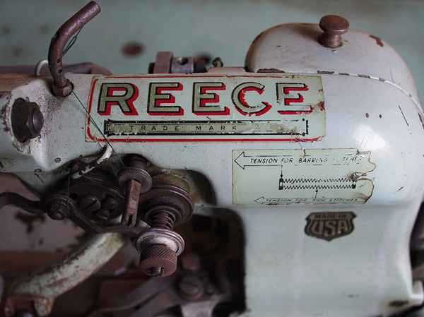 an old sewing machine - one of 8 picks for this week's Friday Favorites