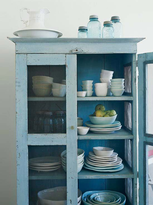 love this pie safe - one of 8 picks for this week's Friday Favorites - Living Vintage