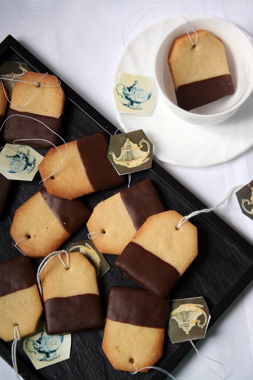 really cute tea bag cookies - one of 8 picks for this week's Friday Favorites - Living Vintage