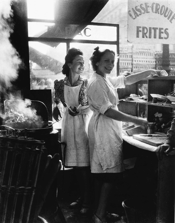 What Can a Woman Do? 25 fascinating vintage photos of working women. {Living Vintage}