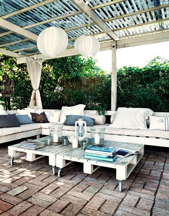 ideas for affordable patio furniture construction: use pallets! - one of 8 picks for this week's Friday Favorites