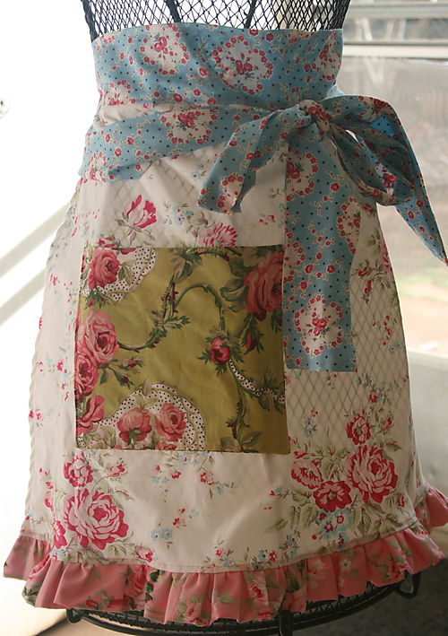 a really pretty floral apron - one of 8 picks for this week's Friday Favorites