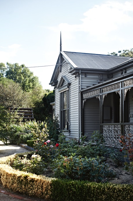 gorgeous curb appeal - one of 8 picks for this week's Friday Favorites