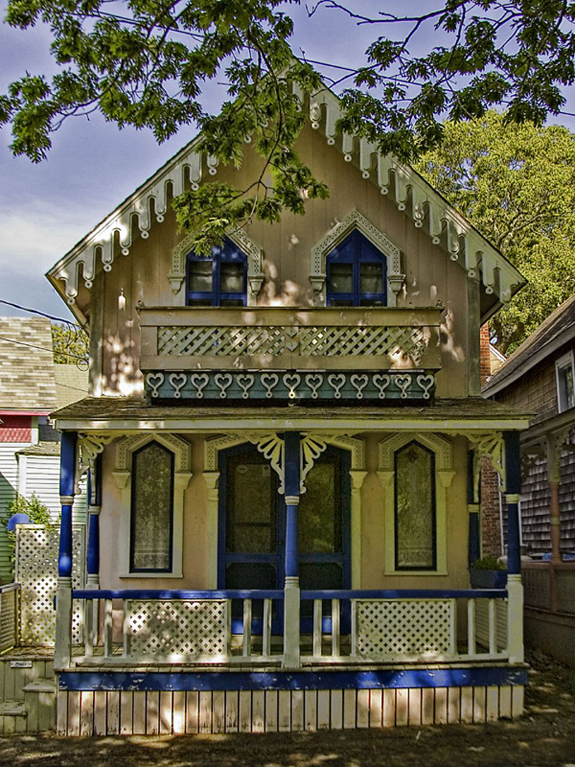 a cute little gingerbread cottage - one of 8 picks for this week's Friday Favorites