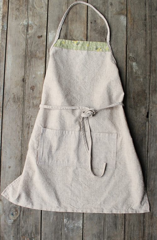 love this simple apron, especially the organic duck fabric she chose - one of 8 picks for this week's Friday Favorites