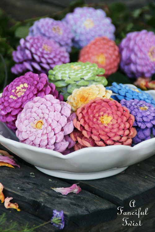 a neat idea on how to make zinnia flowers with pine cones . . . with a tutorial! -- one of 8 picks for this week's Friday Favorites 