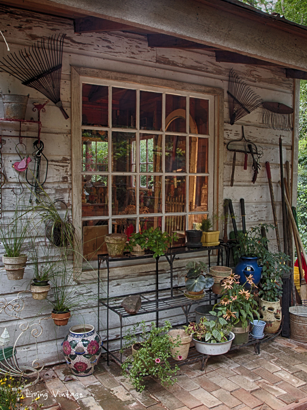 Jenny's adorable, decorated garden shed | Living Vintage