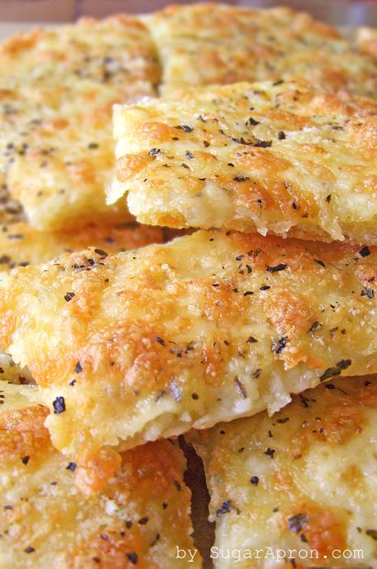 a recipe for easy, cheesy garlic breadsticks that I must try soon! - one of 8 picks for this week's Friday Favorites
