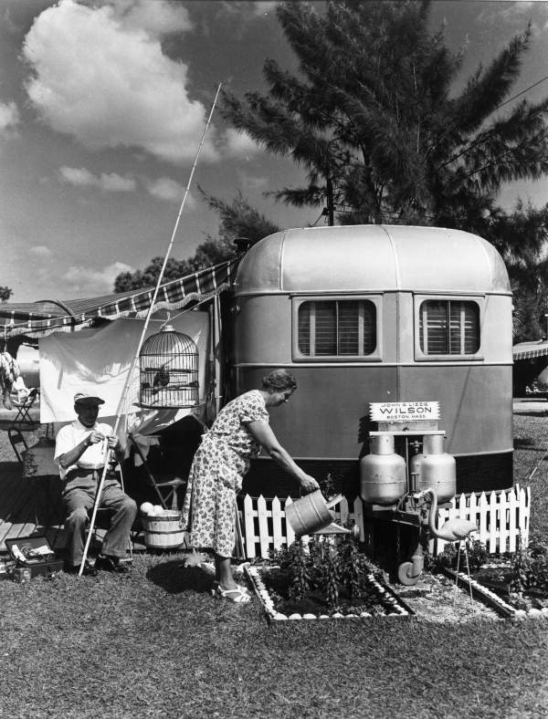 living the good life in a tiny retirement home in Florida, circa 1951 - one of 8 picks for this week's Friday Favorites