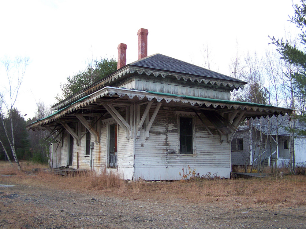 a gorgeous old train depot that (hopefully) someone will save and renovate -- one of 8 picks for this week's Friday Favorites