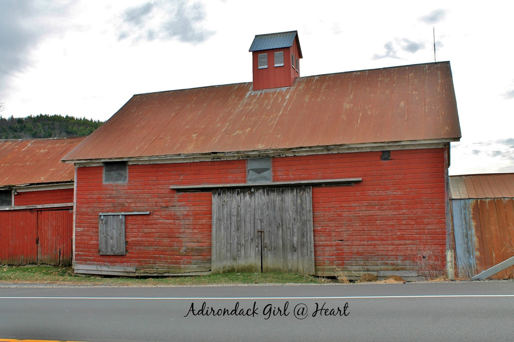 a wonderful red barn -- one of 8 picks for this week's Friday Favorites