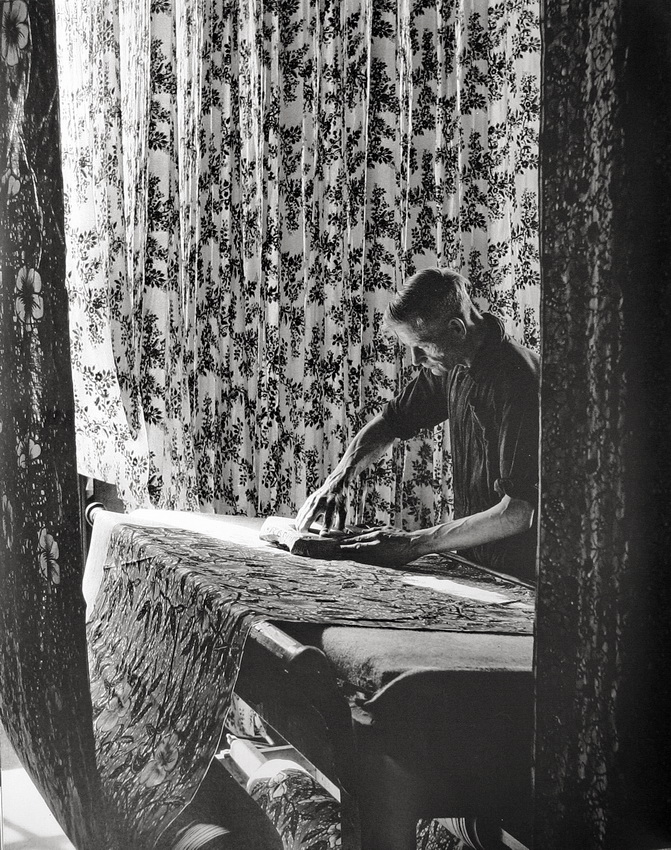 hand-printing fabric in the 1950's - one of 8 picks for this week's Friday Favorites
