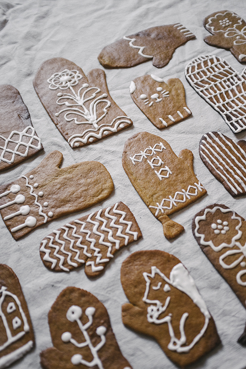 adorable gingerbread mittens -- one of 8 picks for this week's Friday Favorites