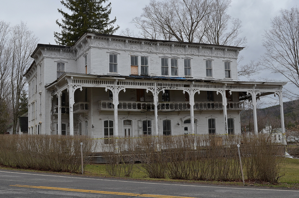 a spectacular abandoned hotel in Lexington, NY - one of 8 picks for this week's Friday Favorites